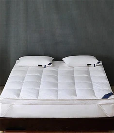 Topper pentru saltea confortabil cu puf alb de hotel